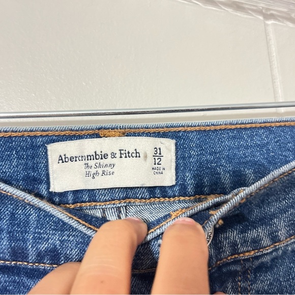 Abercrombie & Fitch The Skinny High Rise Jeans Women's Size 31/12 - Picture 5 of 8